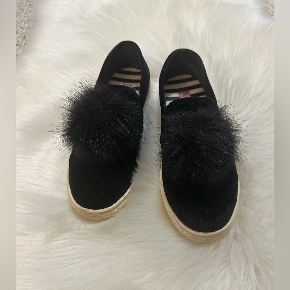 Betsey Johnson Zapp Blk Velvet Pom Pom Sneaker